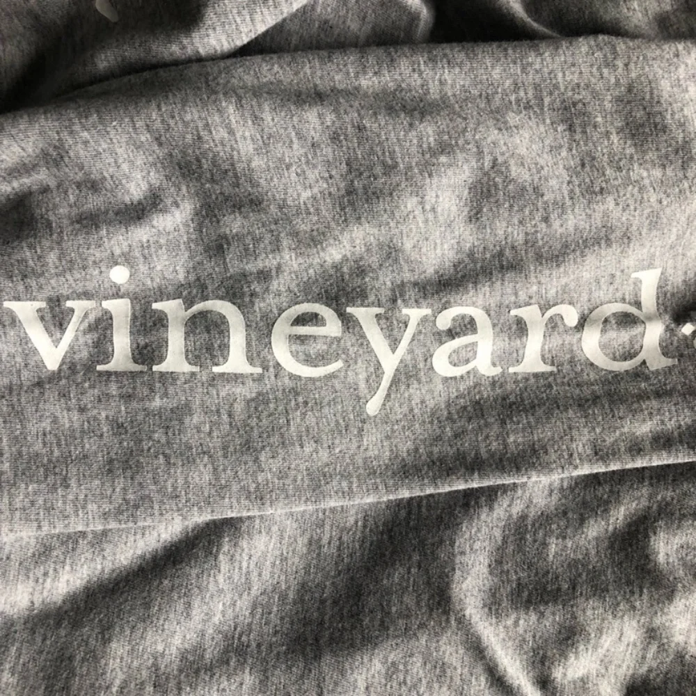 Vineyard Vines Women’s  Winter Whale Long Sleeve Lightweight Shirt Size XS - Picture 9 of 14